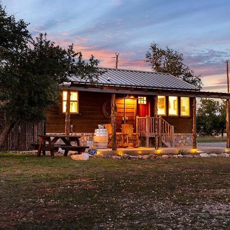 Rockin' R - Rustic Star Cabin Фредериксберг Экстерьер фото