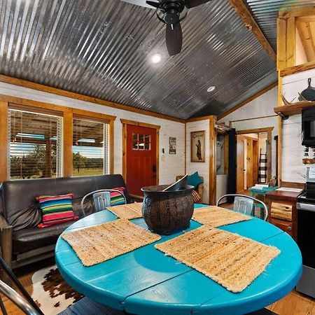 Rockin' R - Rustic Star Cabin Фредериксберг Экстерьер фото