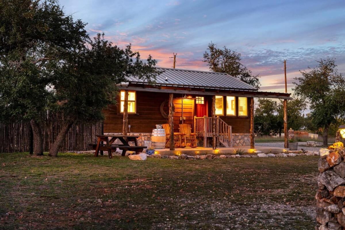 Rockin' R - Rustic Star Cabin Фредериксберг Экстерьер фото