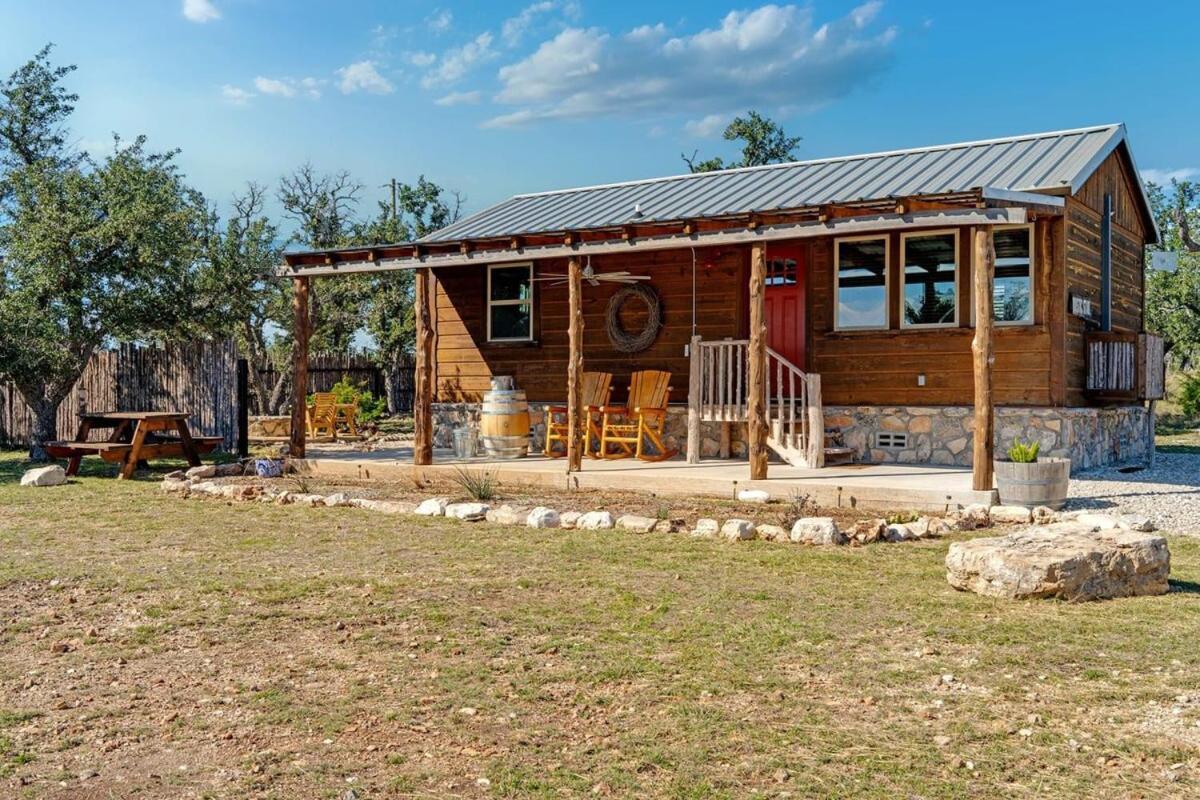 Rockin' R - Rustic Star Cabin Фредериксберг Экстерьер фото