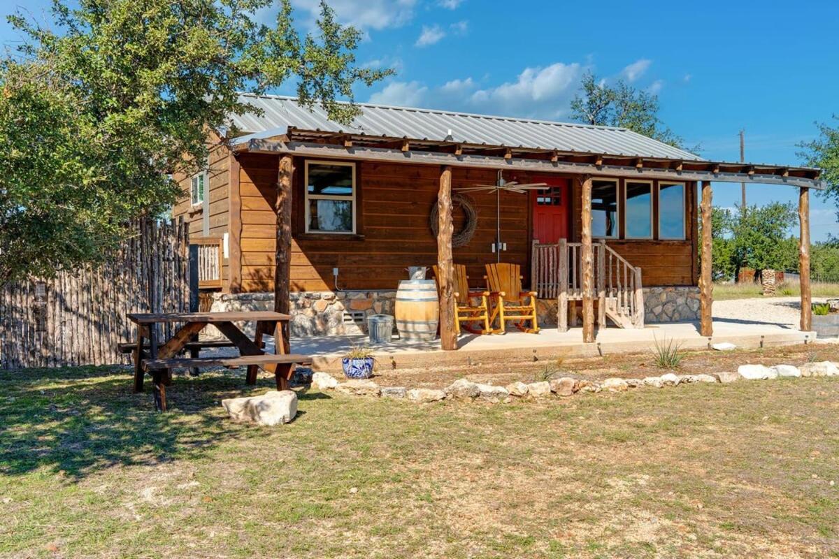 Rockin' R - Rustic Star Cabin Фредериксберг Экстерьер фото