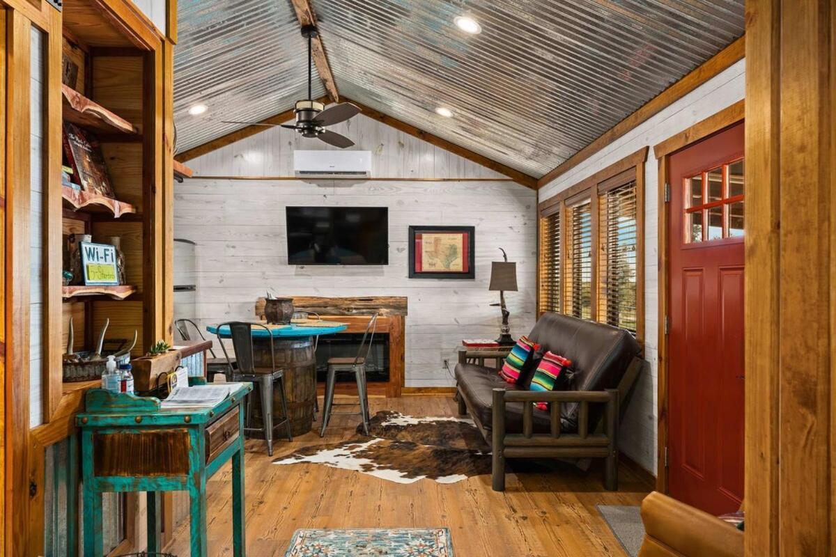 Rockin' R - Rustic Star Cabin Фредериксберг Экстерьер фото