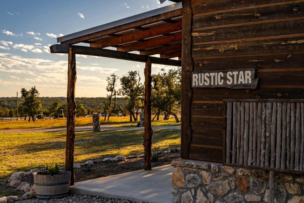 Rockin' R - Rustic Star Cabin Фредериксберг Экстерьер фото