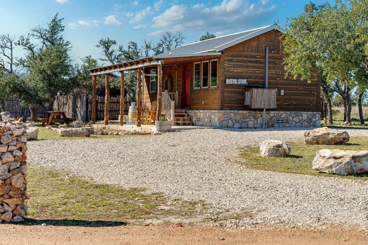 Rockin' R - Rustic Star Cabin Фредериксберг Экстерьер фото