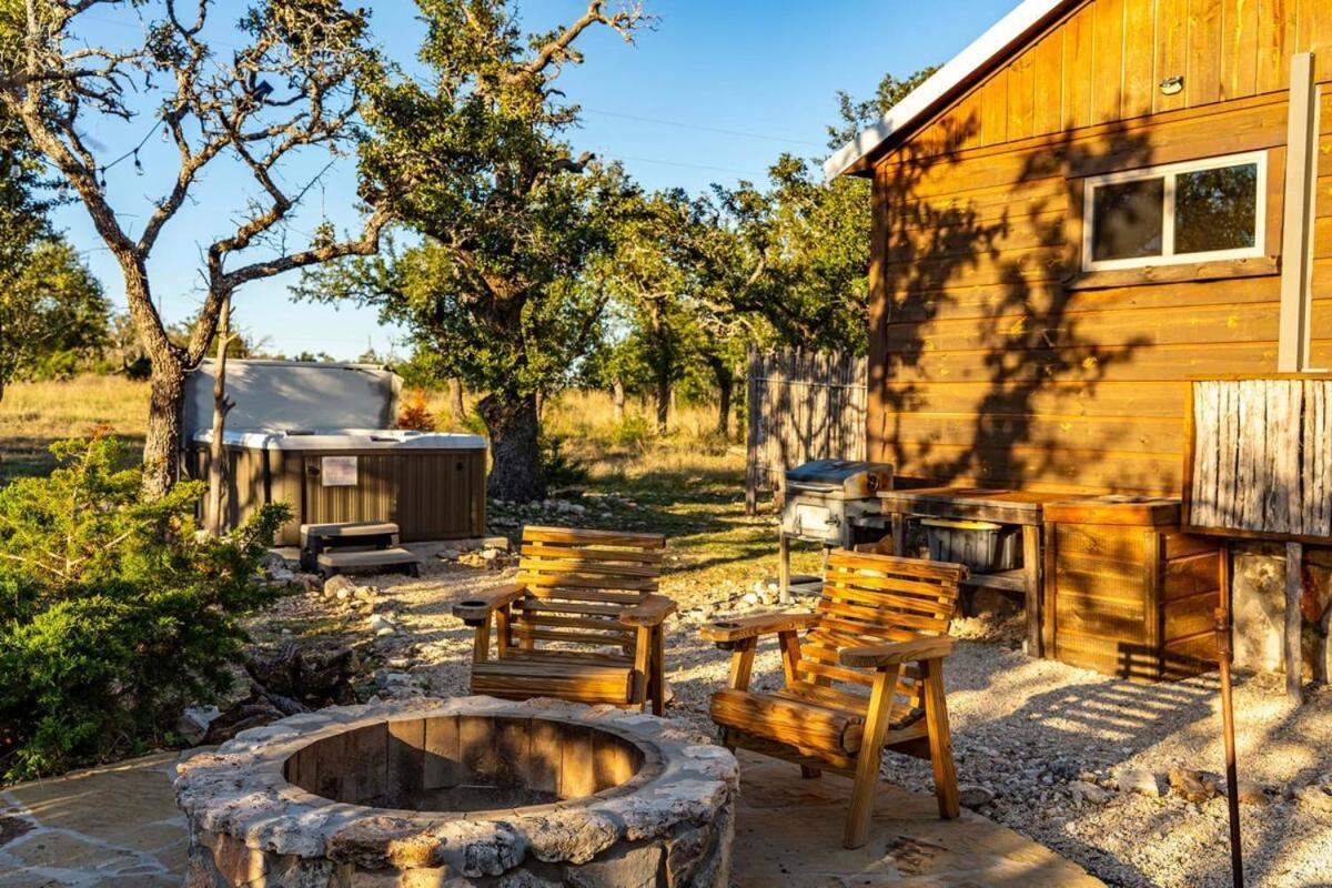 Rockin' R - Rustic Star Cabin Фредериксберг Экстерьер фото