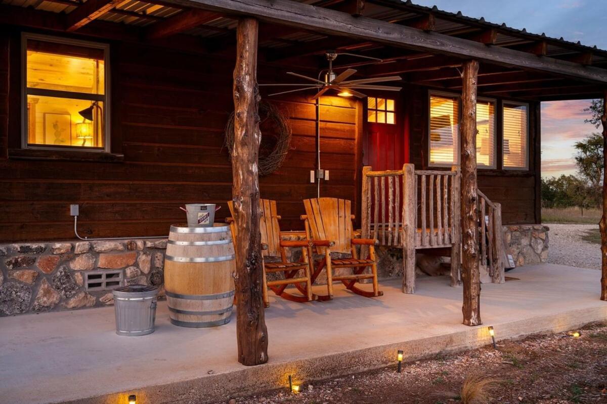 Rockin' R - Rustic Star Cabin Фредериксберг Экстерьер фото