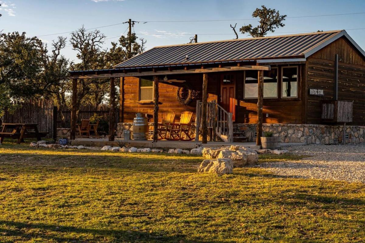 Rockin' R - Rustic Star Cabin Фредериксберг Экстерьер фото