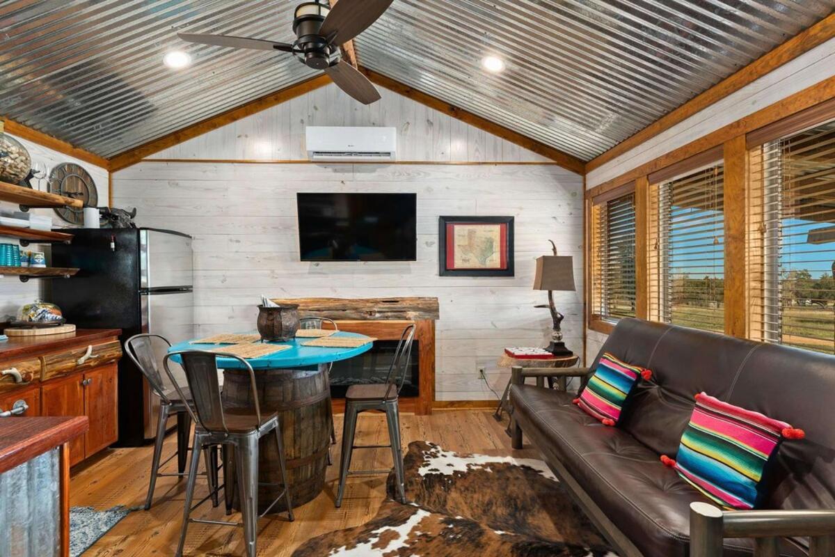 Rockin' R - Rustic Star Cabin Фредериксберг Экстерьер фото