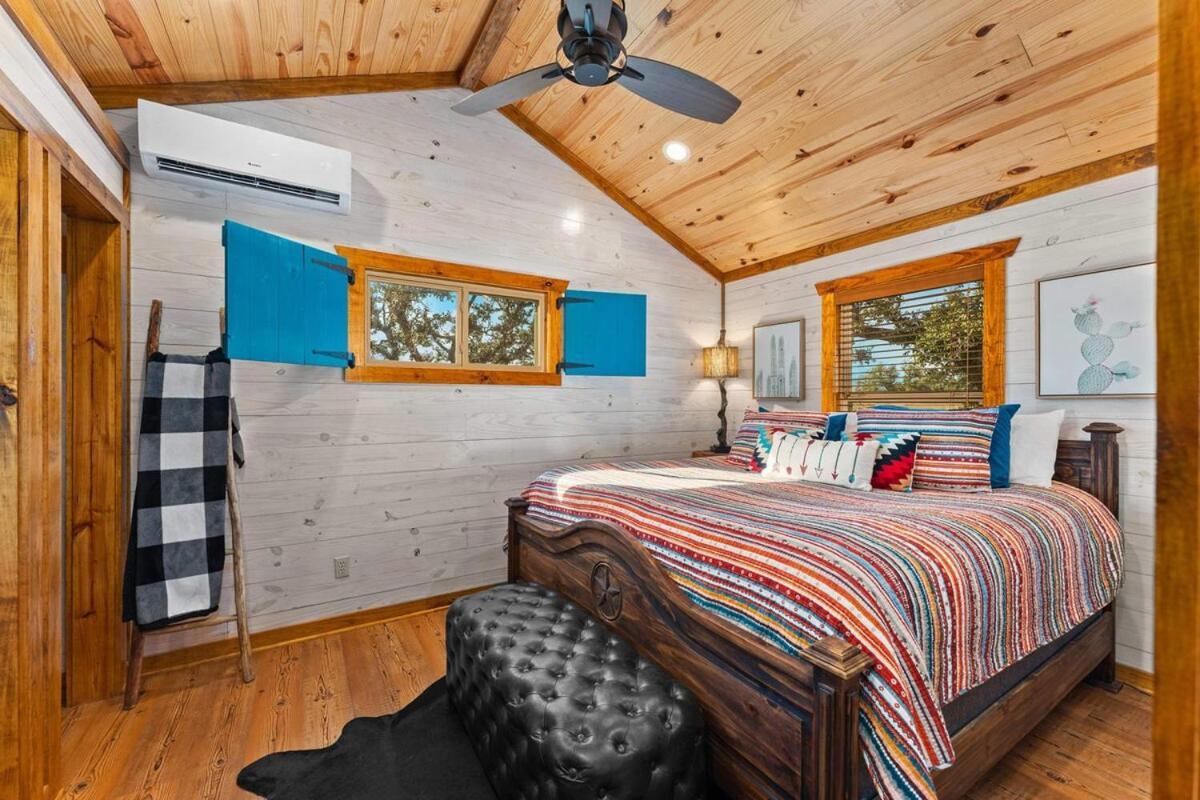 Rockin' R - Rustic Star Cabin Фредериксберг Экстерьер фото