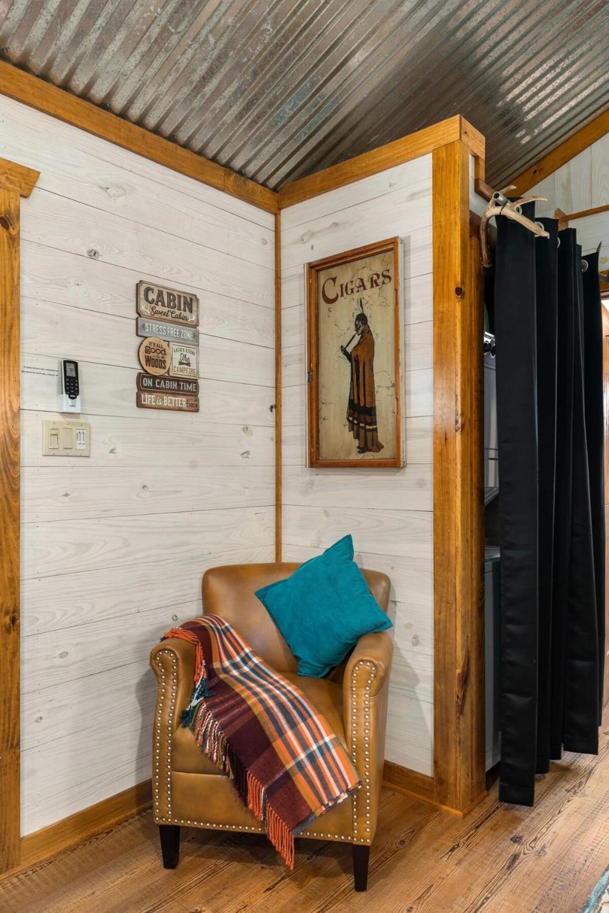 Rockin' R - Rustic Star Cabin Фредериксберг Экстерьер фото