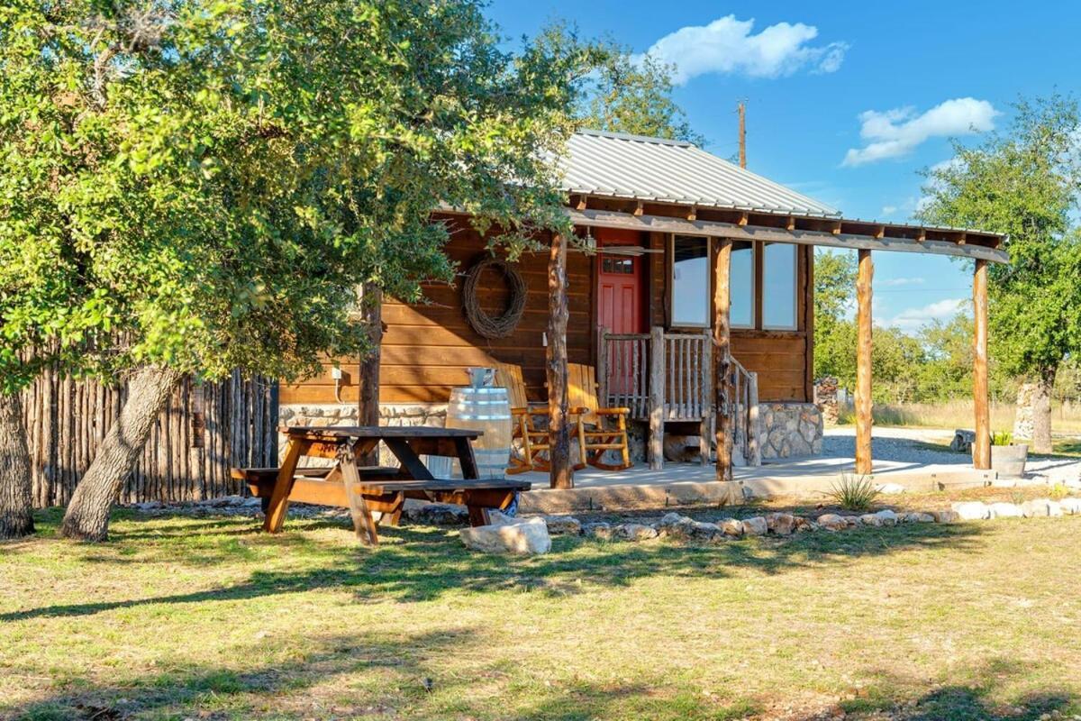 Rockin' R - Rustic Star Cabin Фредериксберг Экстерьер фото